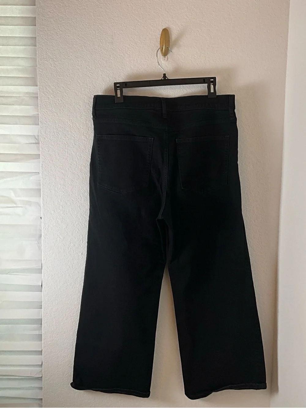 J. Crew Black Wide-Leg Cropped Jeans — Flared Silhouette size 32/14 women